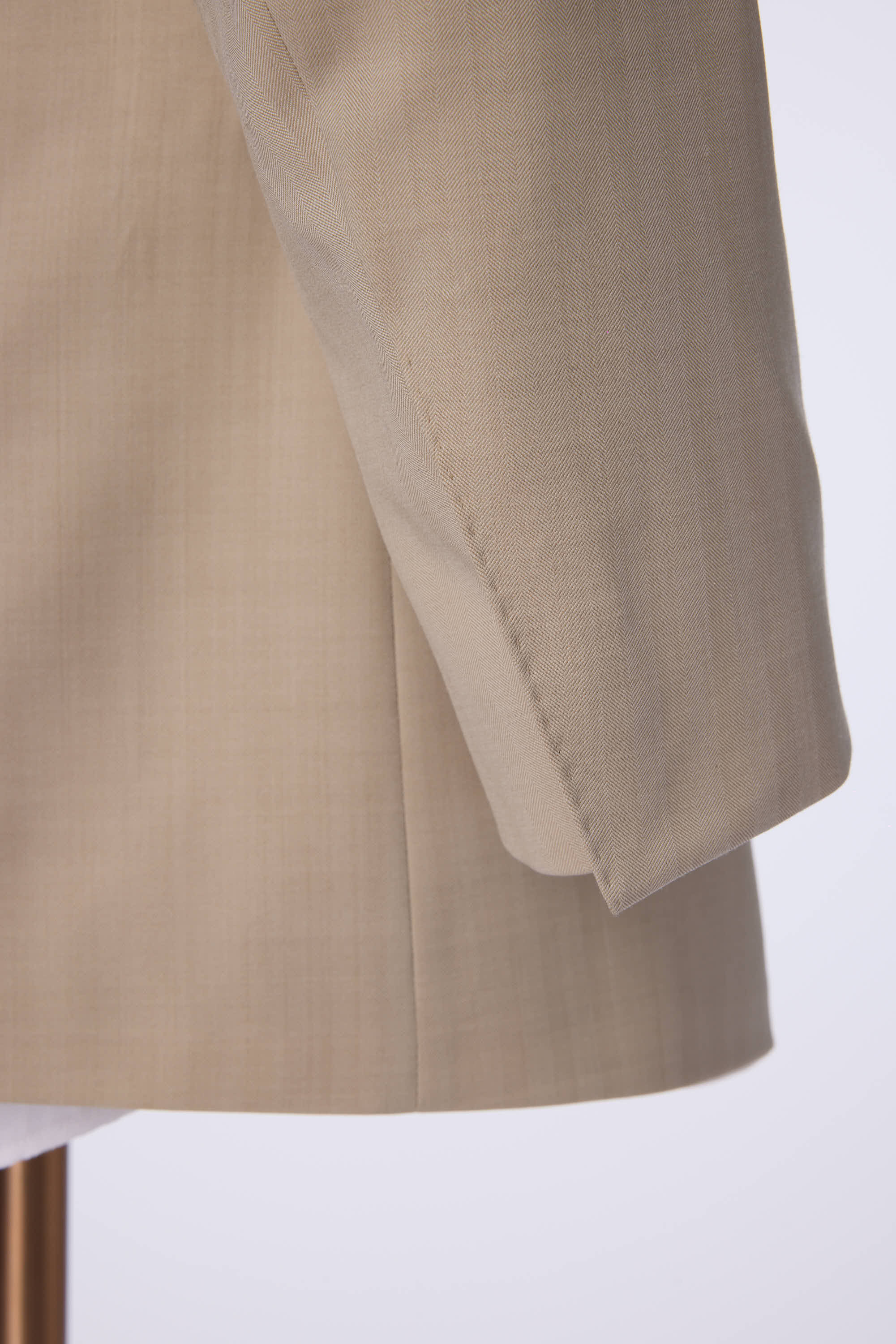 Crafted from 100% wool, this two-piece suit redefines business attire with a modern twist. The jacket features a double placket collar with a removable concept and an oblique placket design that enhances the silhouette with a fluid, cohesive shape. The subtle color block effect between white and khaki adds a refined softness, balancing contemporary style with traditional tailoring. Paired with matching trousers, this suit delivers a polished look for professional meetings, semi-formal events, or upscale soc